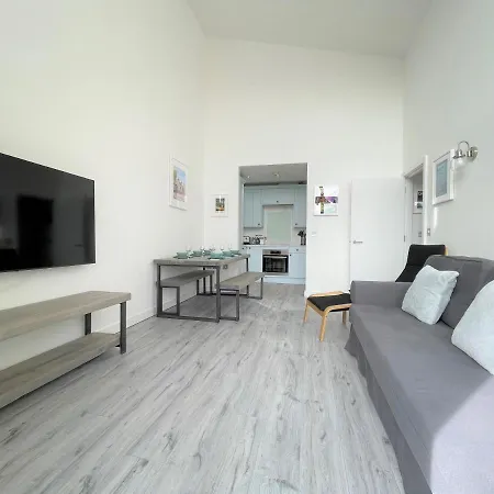 Apartment Penthouse W/ Parking