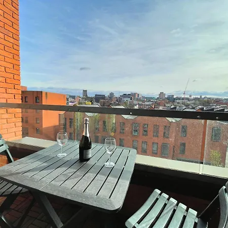 Penthouse W/ Parking Apartment