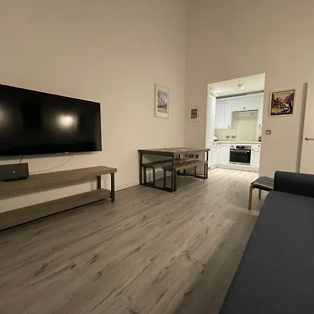 Apartment Penthouse W/ Parking *